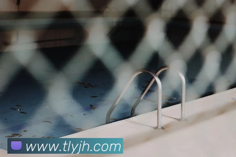 官方合作壁纸上线!巴萨2024/25赛季全新客场球衣设计抢先收藏